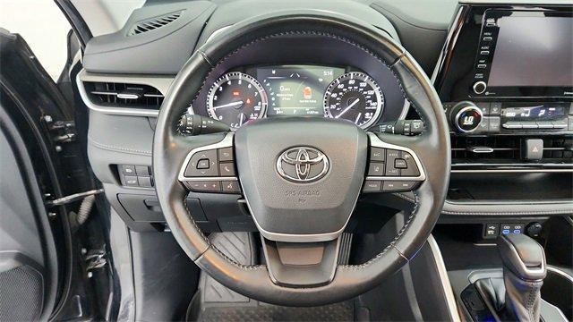 used 2022 Toyota Highlander car, priced at $33,595