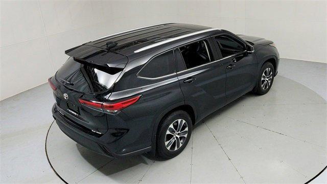 used 2022 Toyota Highlander car, priced at $33,595