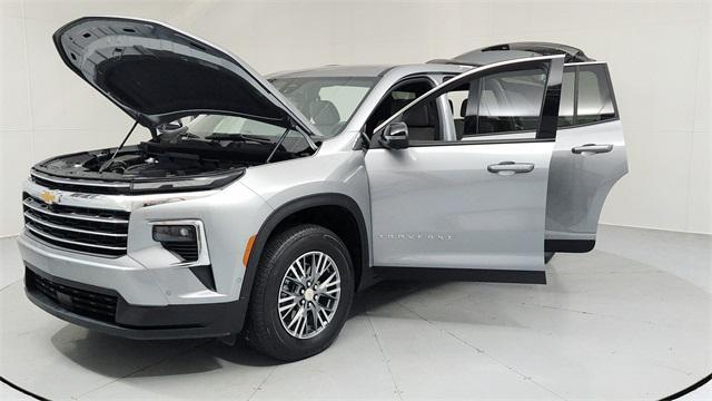 used 2024 Chevrolet Traverse car, priced at $43,595