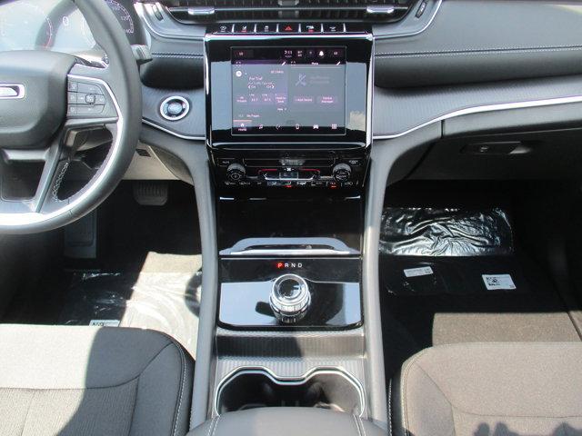 new 2025 Jeep Grand Cherokee car, priced at $39,695