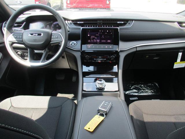new 2025 Jeep Grand Cherokee car, priced at $39,695