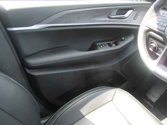 new 2025 Jeep Grand Cherokee car, priced at $44,495