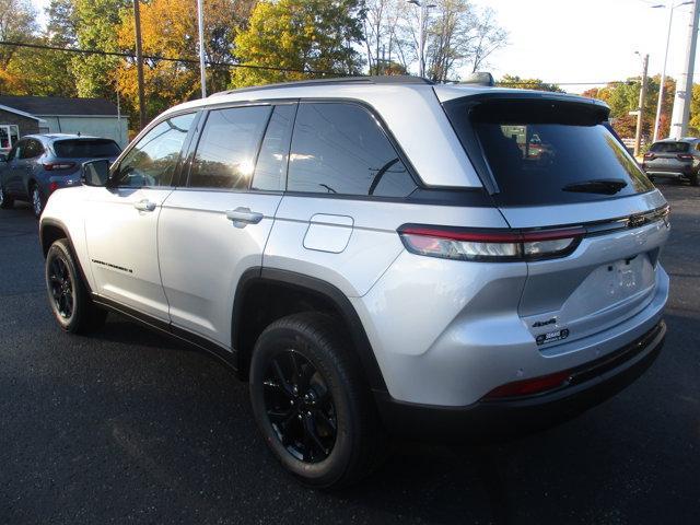 new 2025 Jeep Grand Cherokee car, priced at $42,995