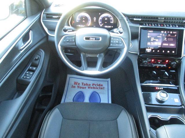 new 2025 Jeep Grand Cherokee car, priced at $42,995