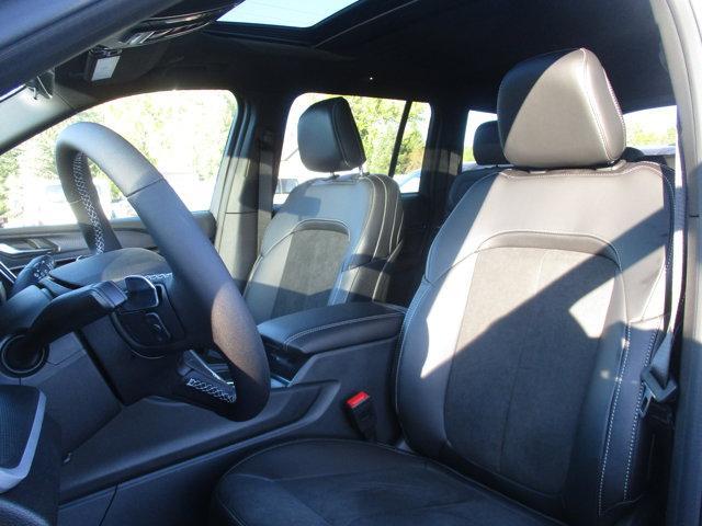 new 2025 Jeep Grand Cherokee car, priced at $42,995