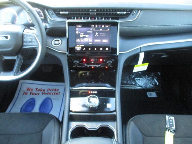 new 2025 Jeep Grand Cherokee car, priced at $42,995