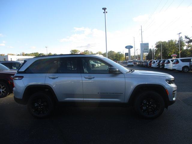 new 2025 Jeep Grand Cherokee car, priced at $42,995