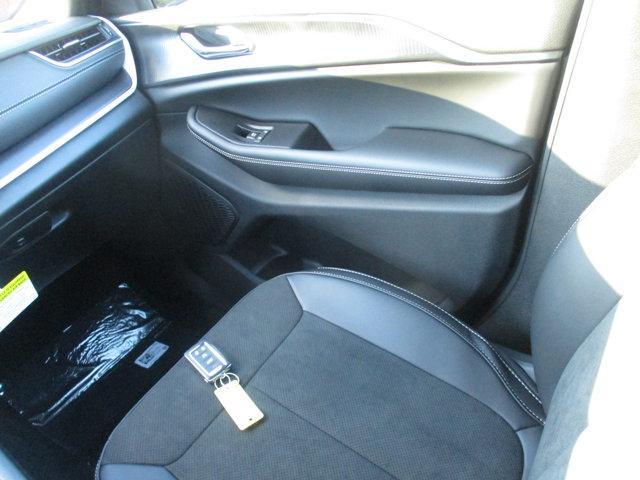 new 2025 Jeep Grand Cherokee car, priced at $42,995