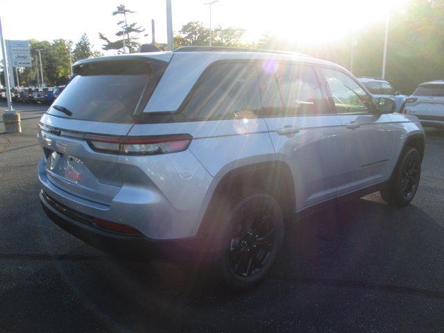 new 2025 Jeep Grand Cherokee car, priced at $42,995