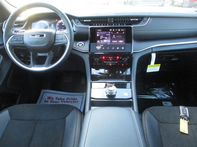 new 2025 Jeep Grand Cherokee car, priced at $42,995