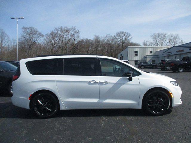 new 2024 Chrysler Pacifica car, priced at $42,995