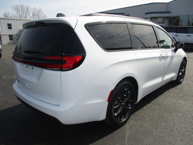 new 2024 Chrysler Pacifica car, priced at $42,995