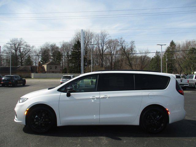 new 2024 Chrysler Pacifica car, priced at $42,995