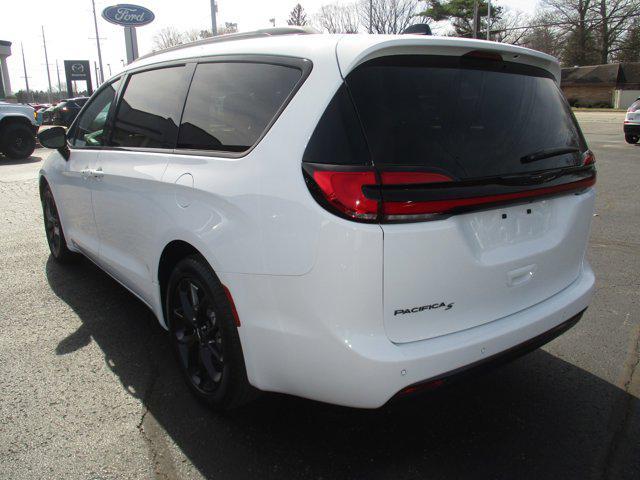 new 2024 Chrysler Pacifica car, priced at $42,995