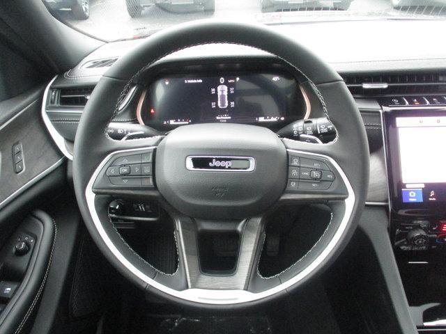 new 2025 Jeep Grand Cherokee car, priced at $49,995