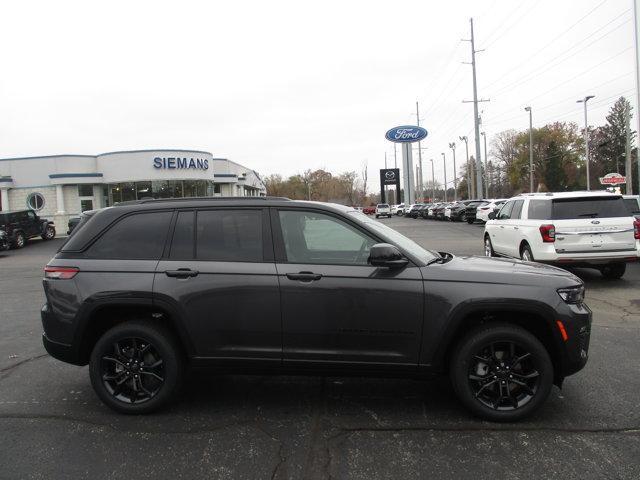 new 2025 Jeep Grand Cherokee car, priced at $49,995