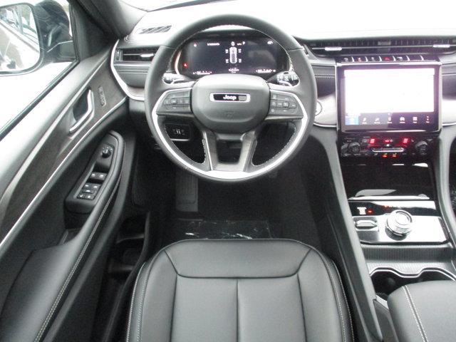 new 2025 Jeep Grand Cherokee car, priced at $49,995