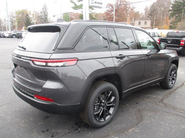new 2025 Jeep Grand Cherokee car, priced at $49,995