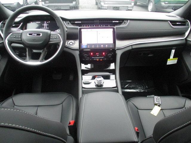 new 2025 Jeep Grand Cherokee car, priced at $49,995