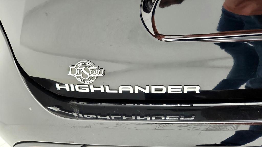 used 2024 Toyota Highlander car, priced at $41,305