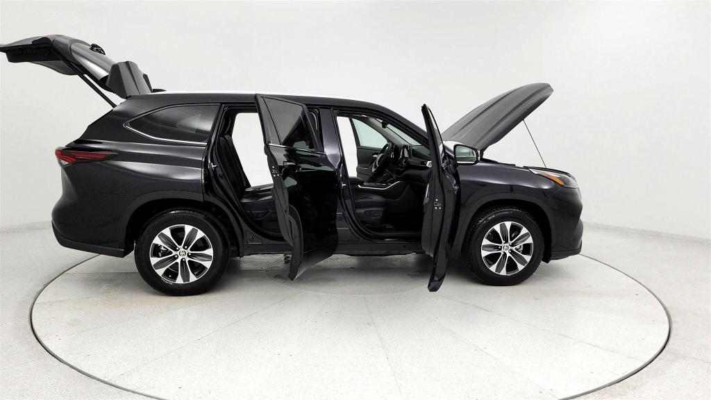used 2024 Toyota Highlander car, priced at $41,305