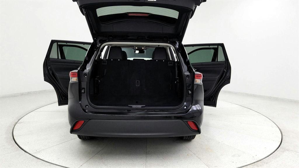 used 2024 Toyota Highlander car, priced at $41,305