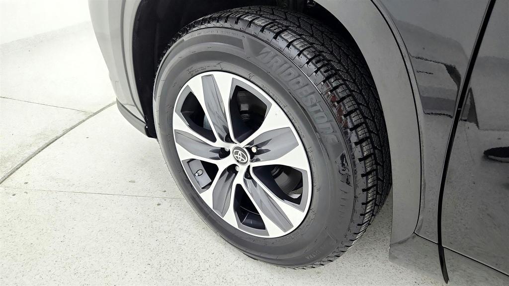 used 2024 Toyota Highlander car, priced at $41,305