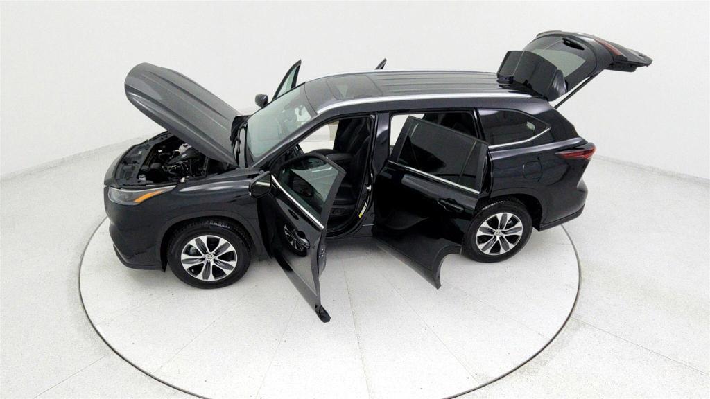 used 2024 Toyota Highlander car, priced at $41,305