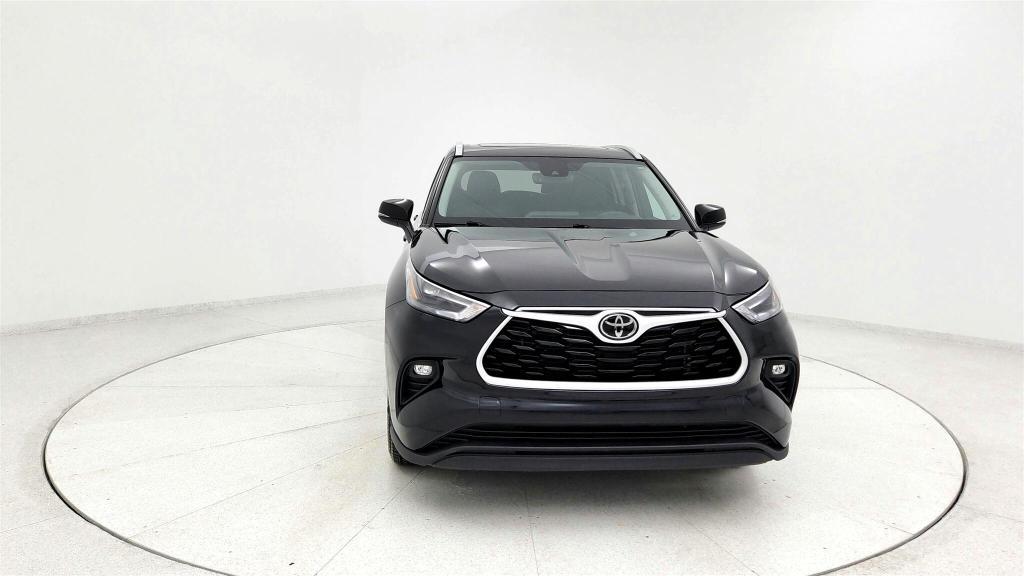 used 2024 Toyota Highlander car, priced at $41,305