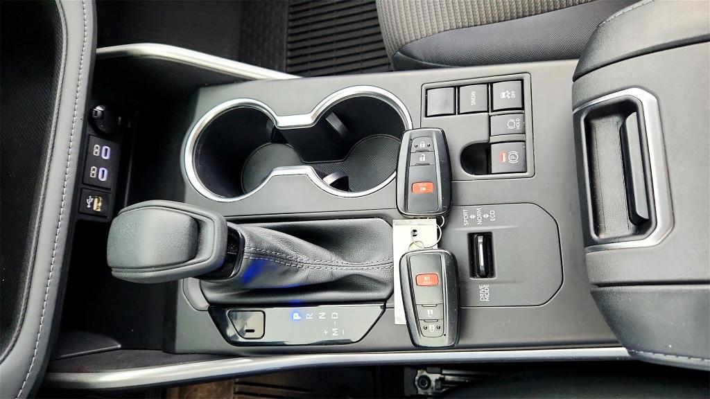used 2023 Toyota Highlander car, priced at $33,505
