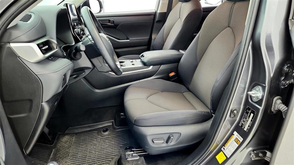 used 2023 Toyota Highlander car, priced at $33,505