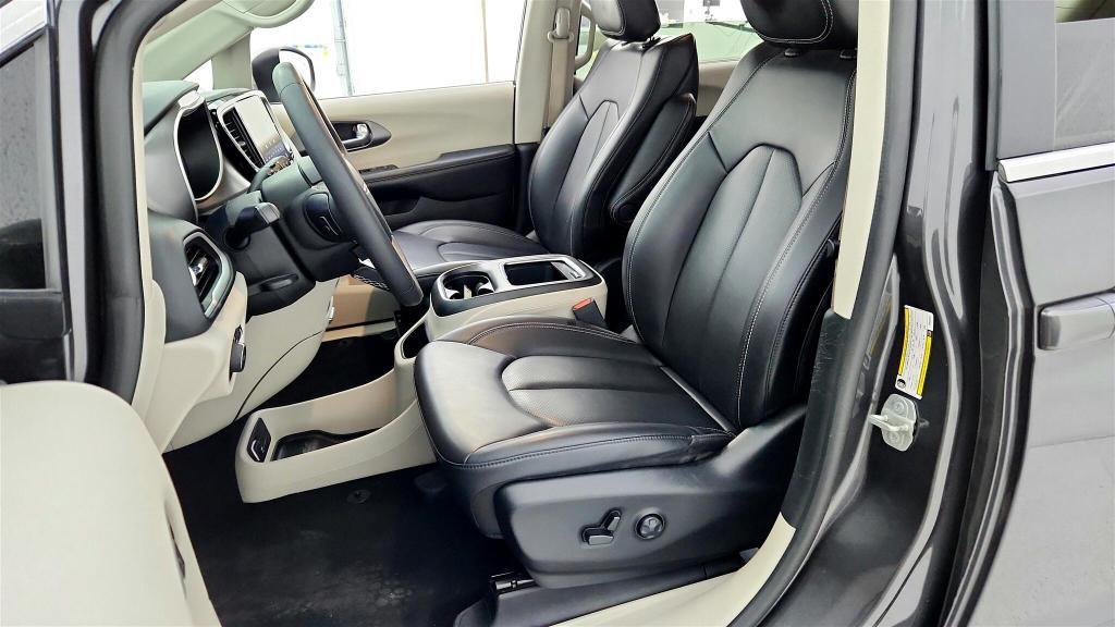 used 2023 Chrysler Pacifica car, priced at $24,916