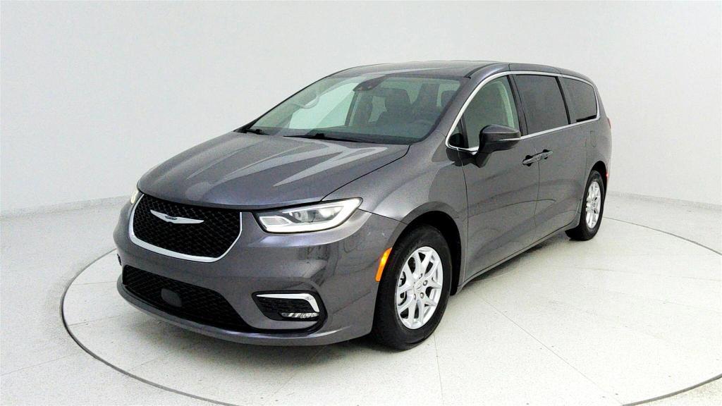 used 2023 Chrysler Pacifica car, priced at $24,916