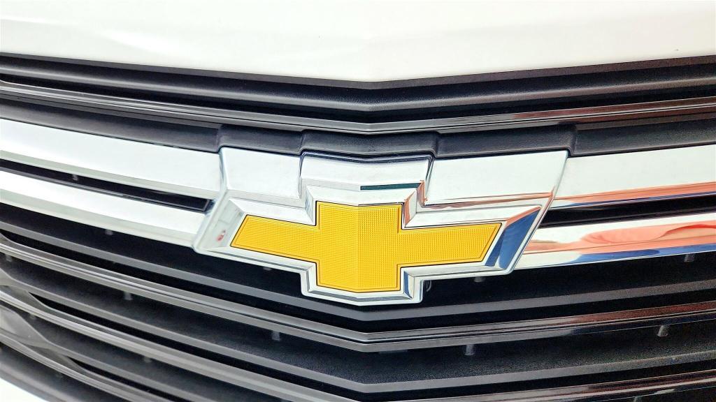 used 2024 Chevrolet Equinox car, priced at $25,599