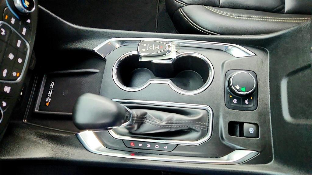 used 2023 Chevrolet Traverse car, priced at $30,299
