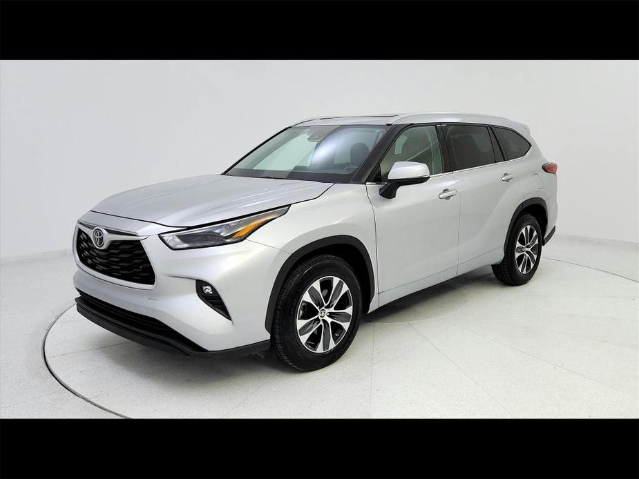 used 2022 Toyota Highlander car, priced at $33,997