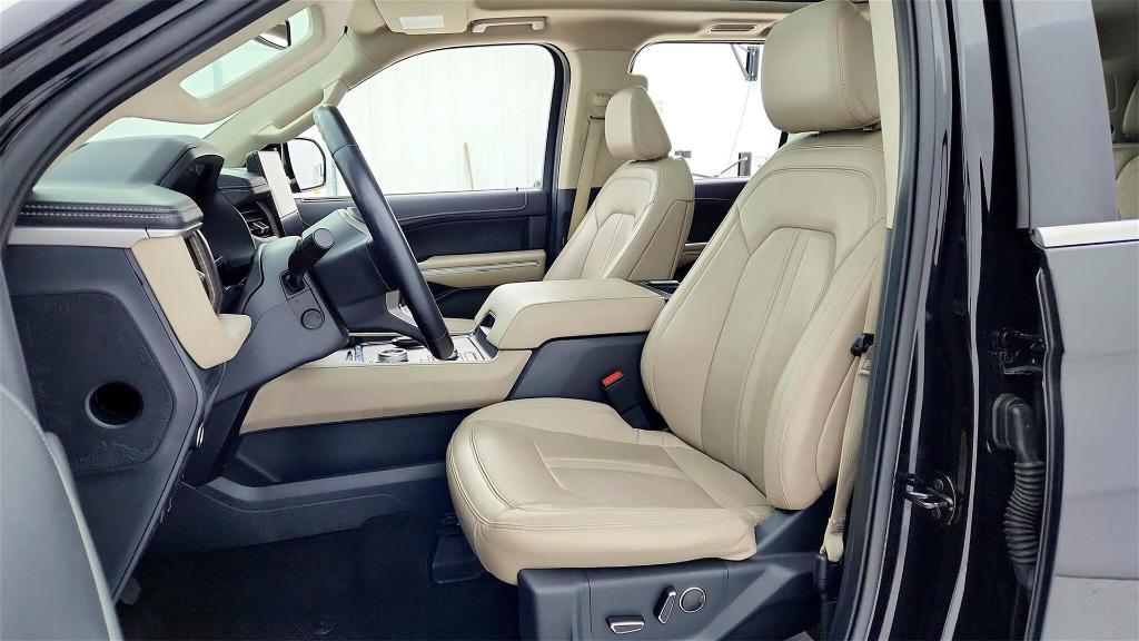 used 2022 Ford Expedition car, priced at $40,999