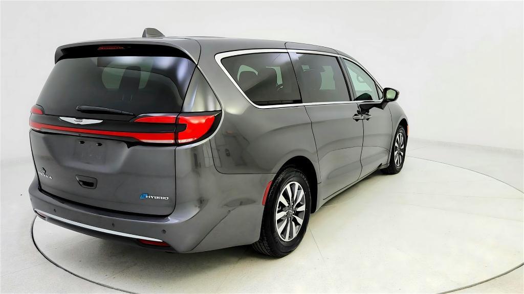 used 2022 Chrysler Pacifica Hybrid car, priced at $26,290