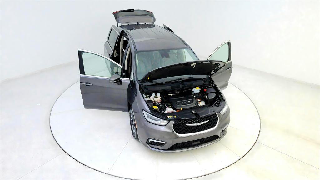 used 2022 Chrysler Pacifica Hybrid car, priced at $26,290