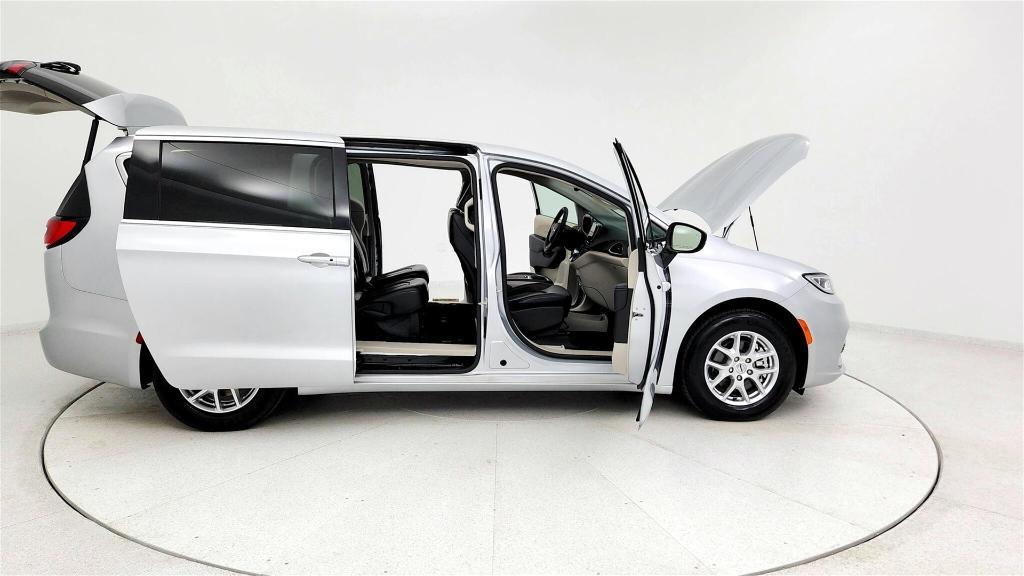 used 2023 Chrysler Pacifica car, priced at $23,815