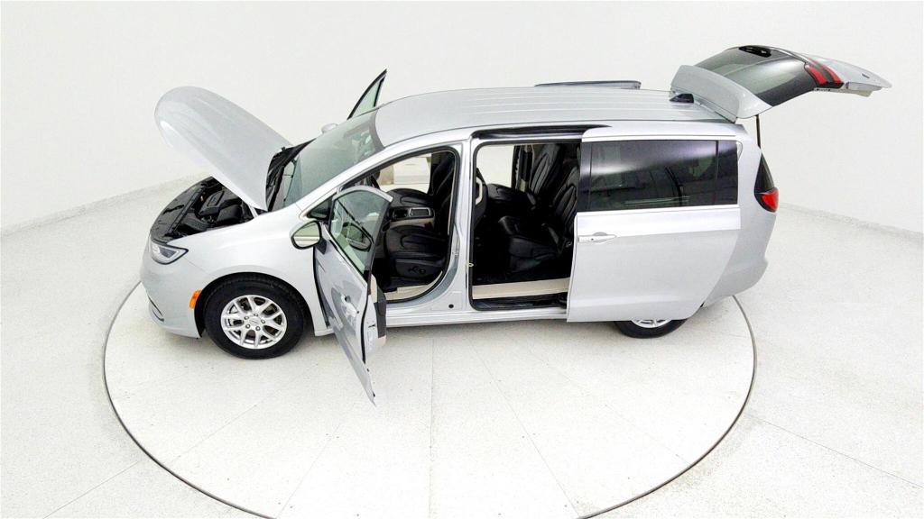 used 2023 Chrysler Pacifica car, priced at $23,815