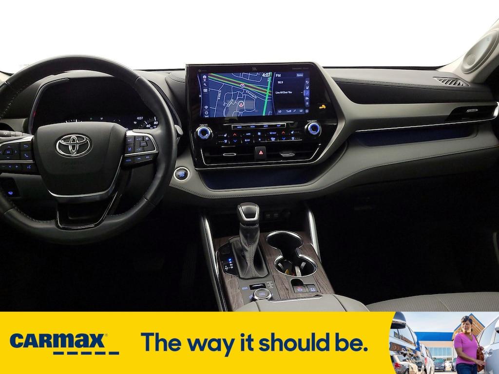 used 2021 Toyota Highlander car, priced at $29,998