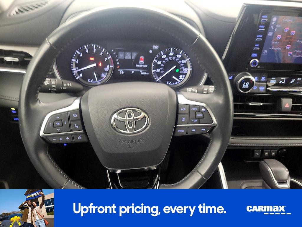 used 2020 Toyota Highlander car, priced at $32,998