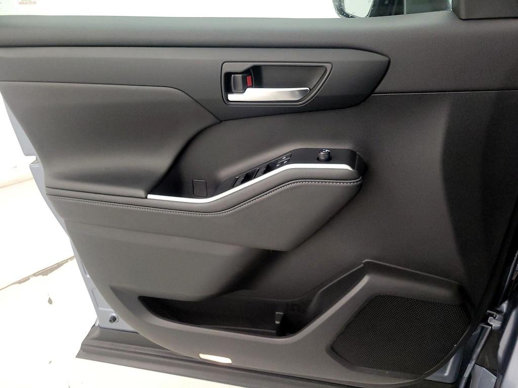 used 2020 Toyota Highlander car, priced at $32,998