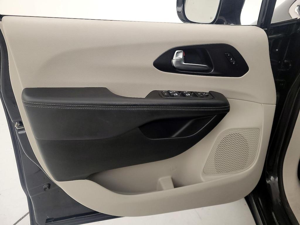 used 2020 Chrysler Pacifica car, priced at $28,998