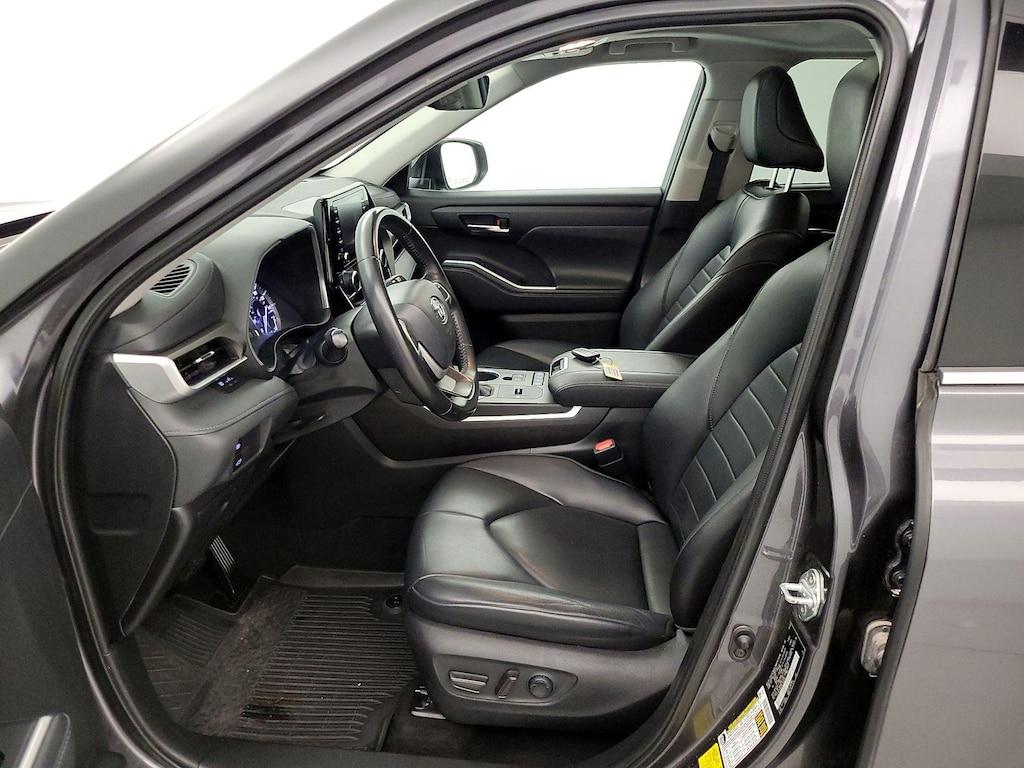 used 2022 Toyota Highlander car, priced at $29,998