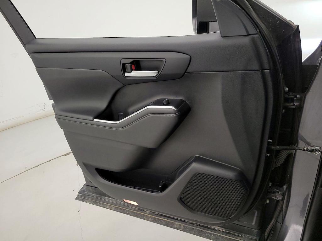 used 2022 Toyota Highlander car, priced at $29,998