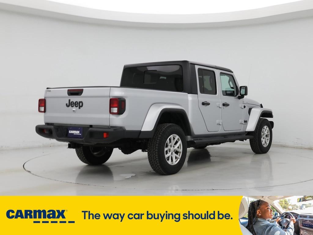 used 2023 Jeep Gladiator car, priced at $27,998