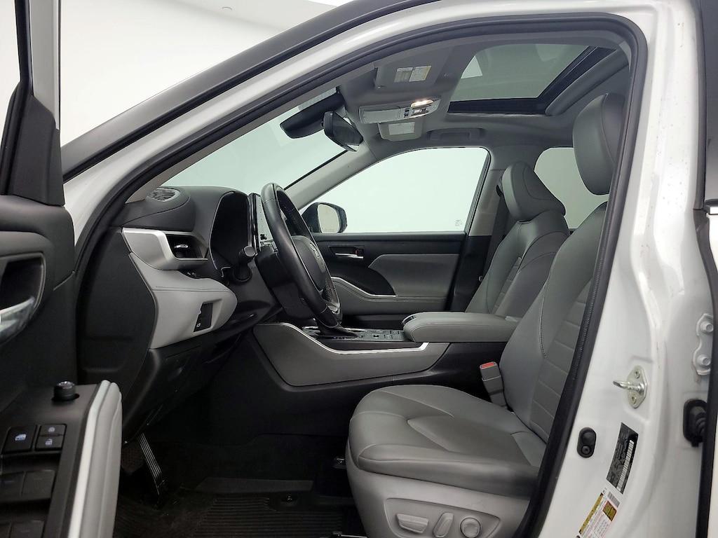 used 2022 Toyota Highlander car, priced at $28,998