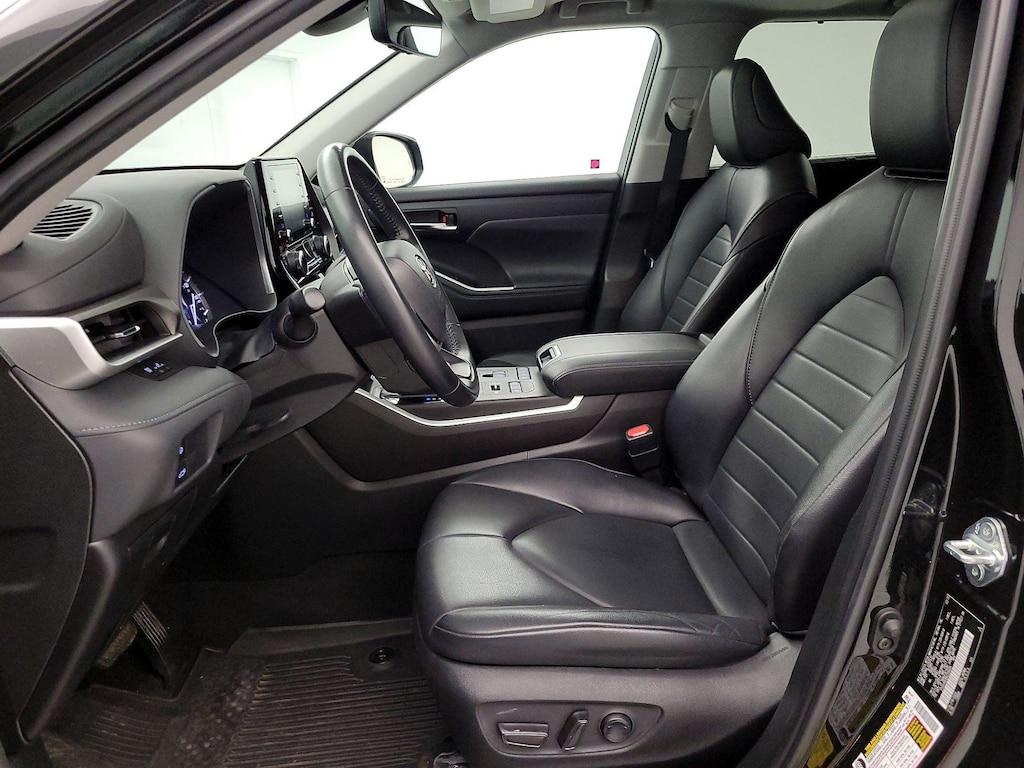 used 2022 Toyota Highlander car, priced at $35,998